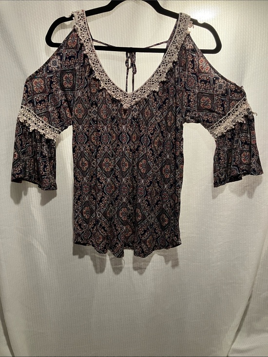 G Collection Tops - Cold-Shoulder Paisley Blouse with Crochet Trim - Navy